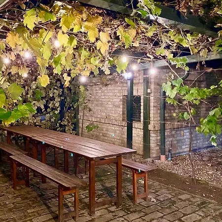Beni Family Wine Farm Farm stay Cegled