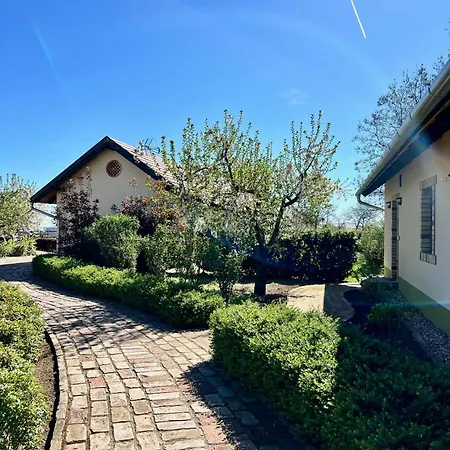 Farm stay Beni Family Wine Farm