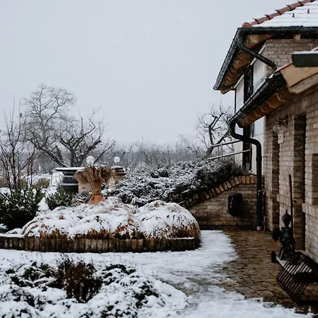 Beni Family Wine Farm Farm stay Cegled