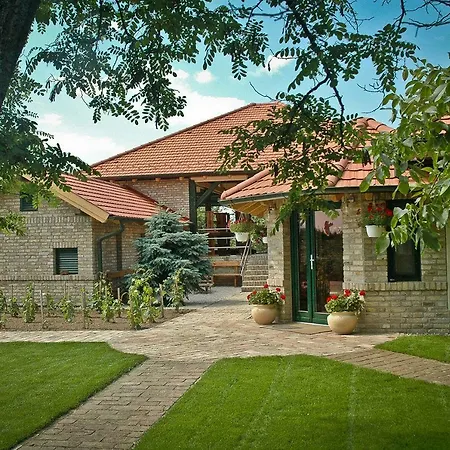 Beni Family Wine Farm Farm stay